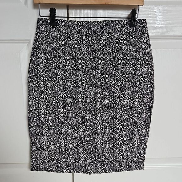 Suzy Shier Black and White Pencil Skirt Knee-Length Work - Picture 4 of 16